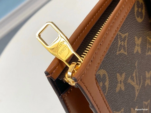 LOUIS CHANELUTCH VUITTON 0824
